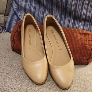 Anne Klein FLEX Women's Cream Flats